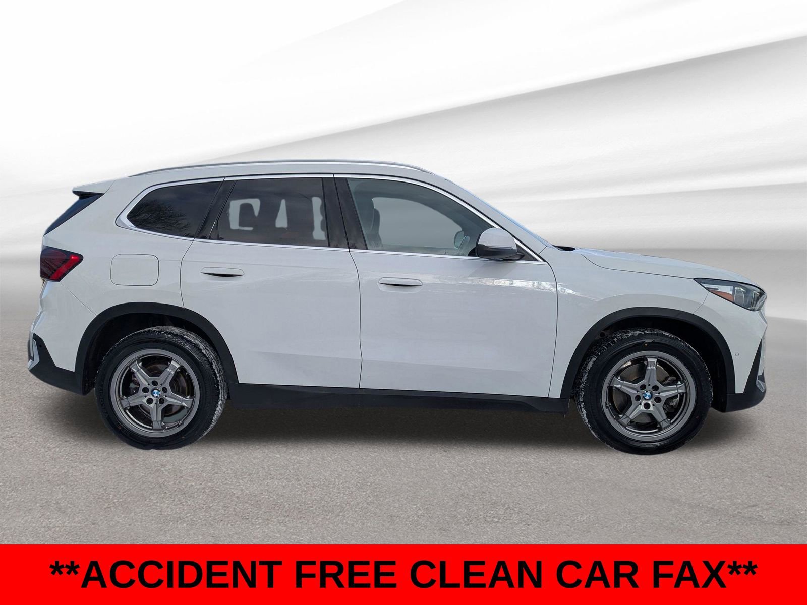 Used 2023 BMW X1 xDrive28i AWD/4WD image 5