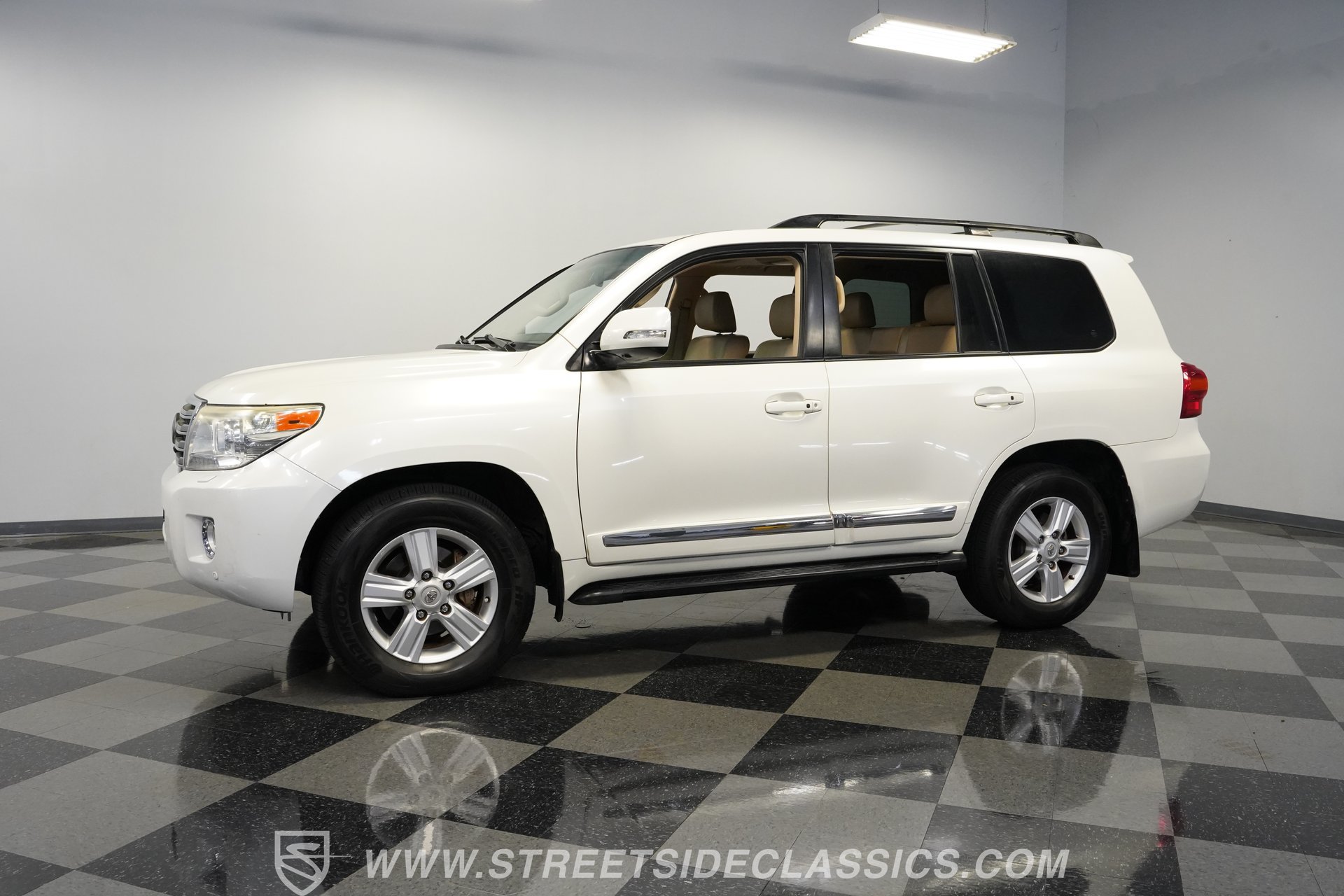 Used 2013 Toyota Land Cruiser AWD/4WD image 7