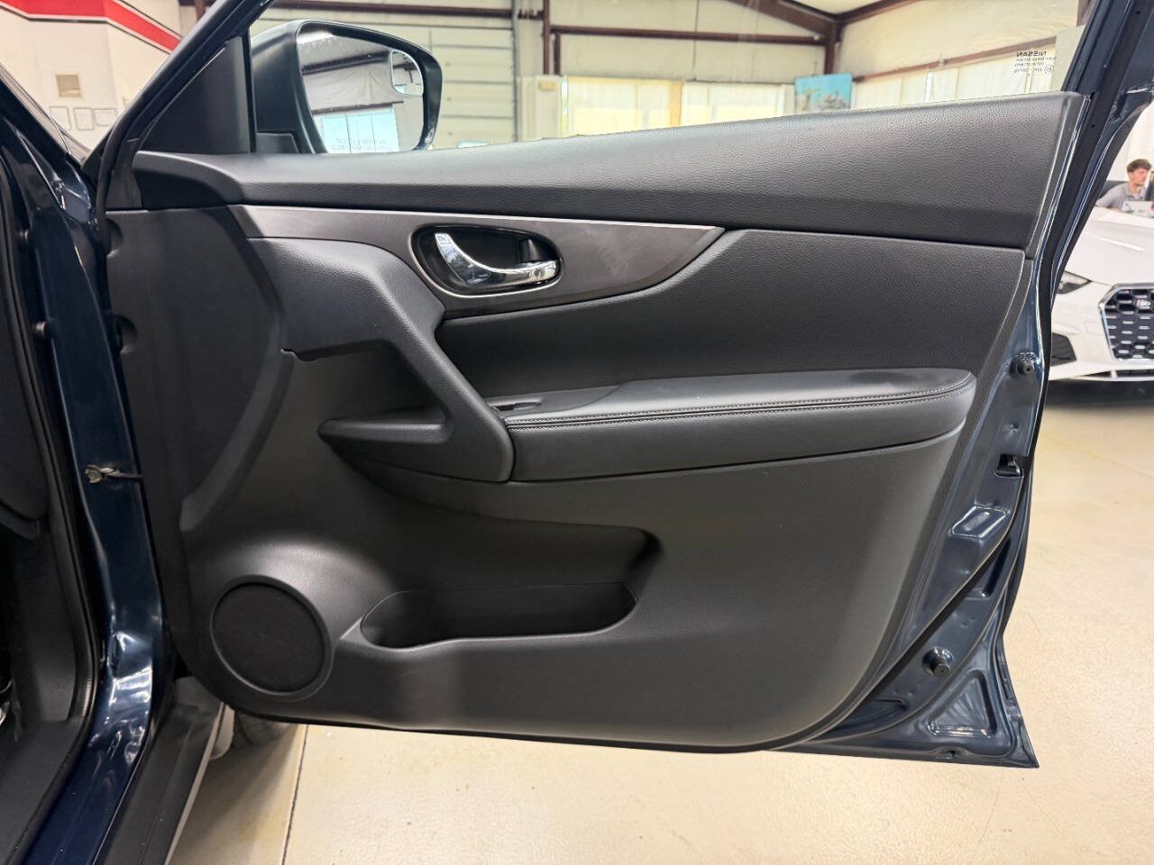 Used 2016 Nissan Rogue S AWD/4WD image 14
