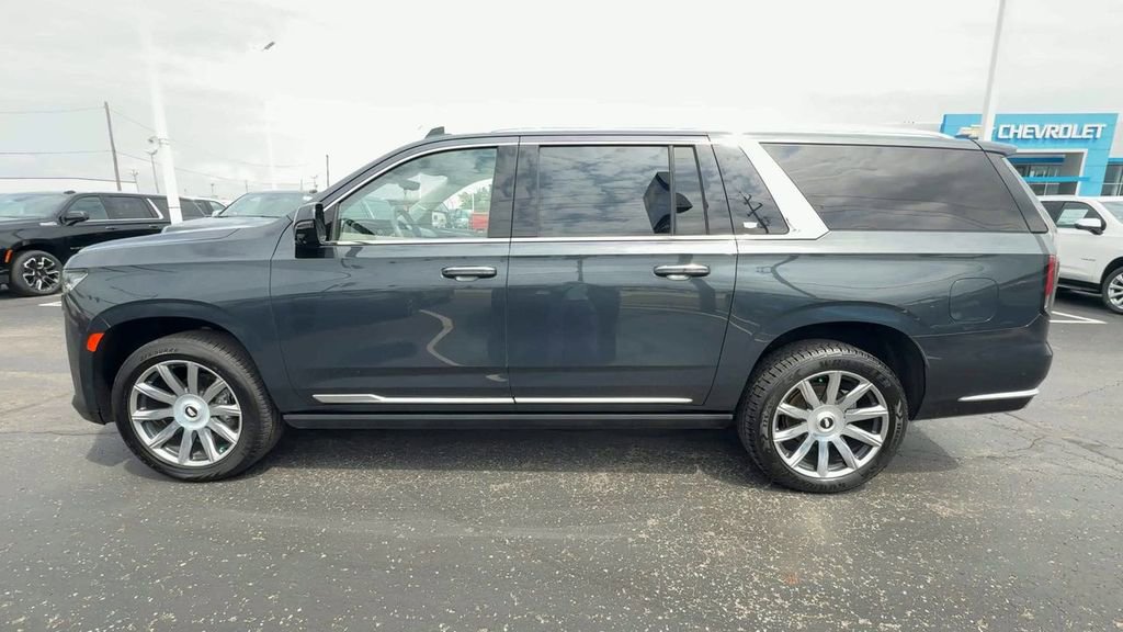 Used 2022 Cadillac Escalade ESV Premium Luxury Platinum image 5