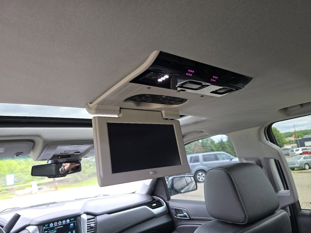 Used 2020 Chevrolet Suburban Premier AWD/4WD image 18