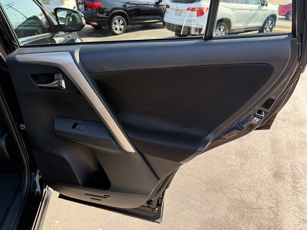 Used 2015 Toyota RAV4 XLE AWD/4WD image 81