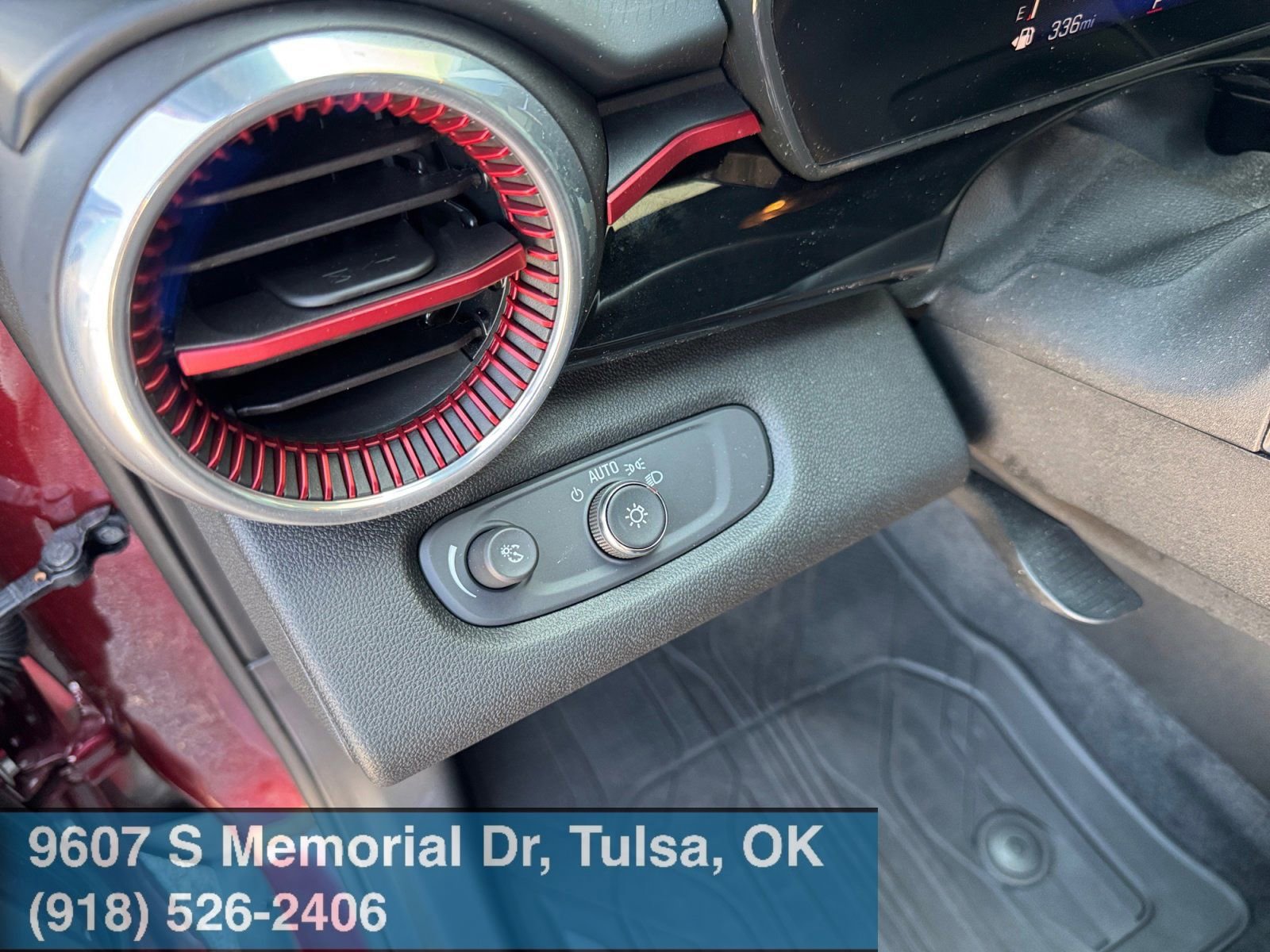 Used 2024 Chevrolet Trax RS w/ Sunroof Package image 19