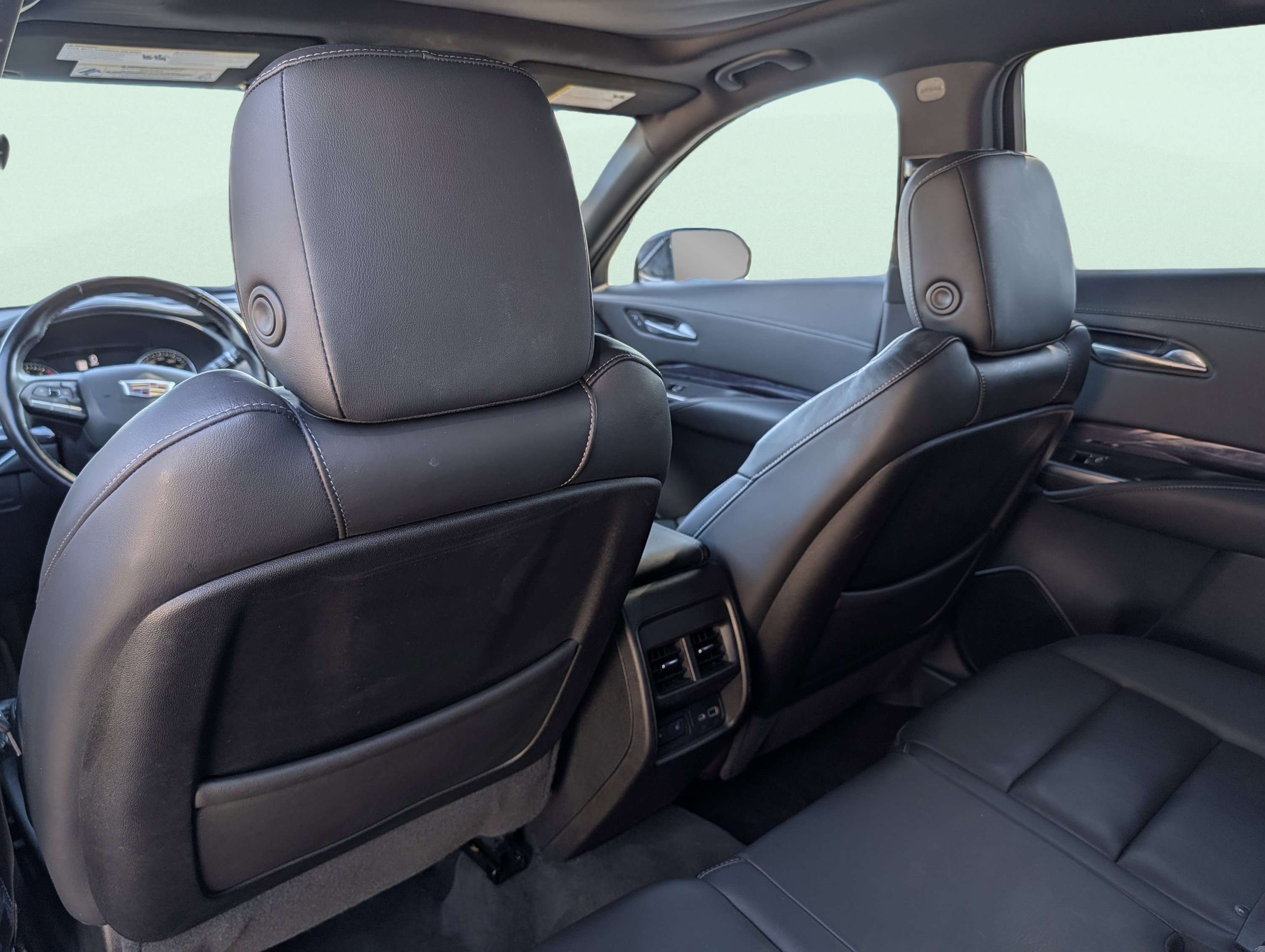 Used 2023 Cadillac XT4 Luxury w/ Cold Weather Package image 17