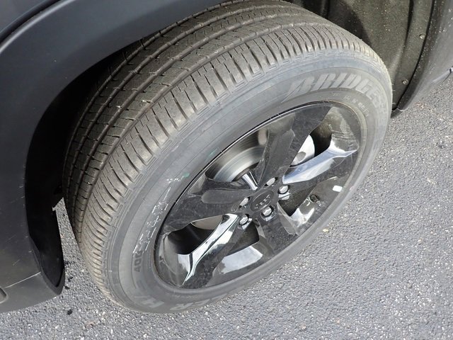 New 2025 Jeep Grand Cherokee Altitude image 10