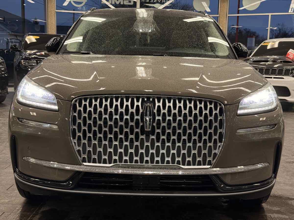 Used 2025 Lincoln Corsair AWD w/ Equipment Group 101A image 5