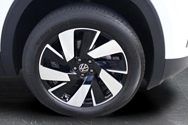 Certified 2025 Volkswagen Atlas Cross Sport SE image 9