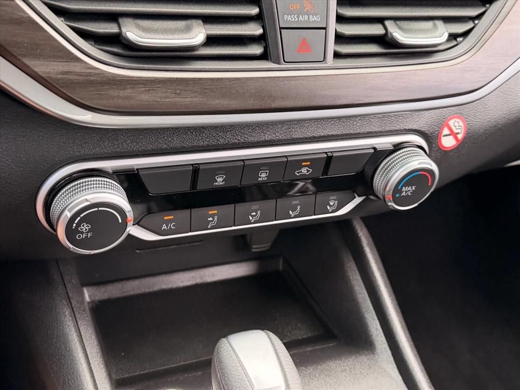 Used 2025 Nissan Altima 2.5 SV FWD image 24