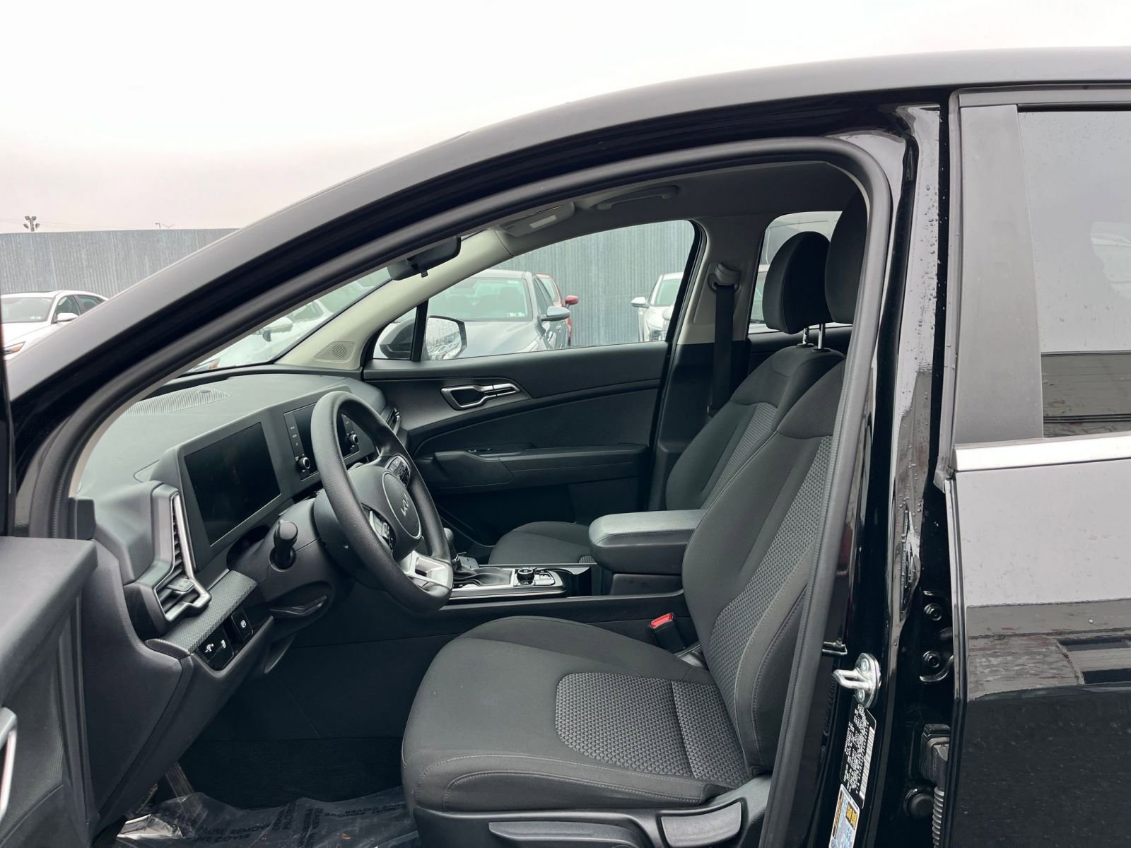 Used 2025 Kia Sportage LX image 25