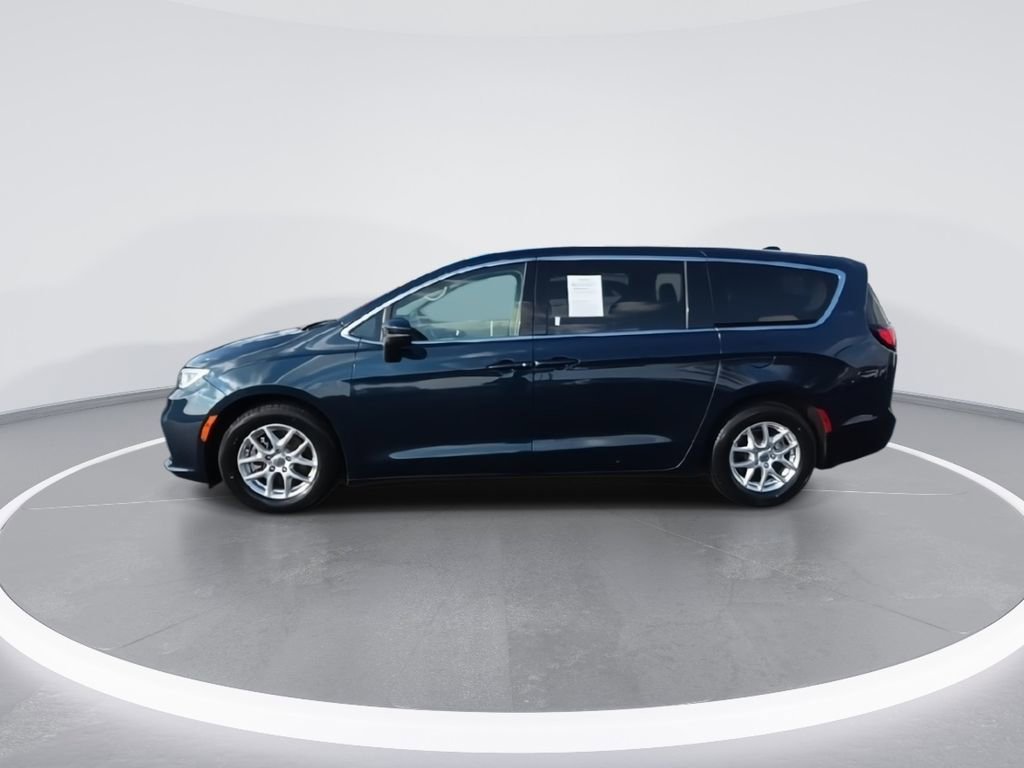 Used 2023 Chrysler Pacifica Touring-L FWD image 5