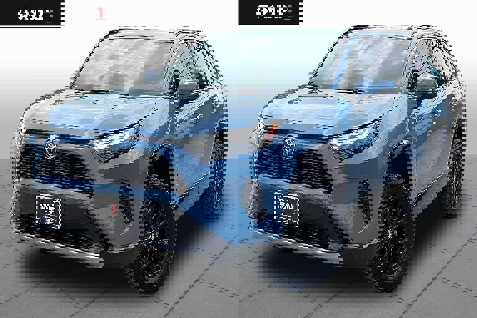 Used 2024 Toyota RAV4 SE image 1