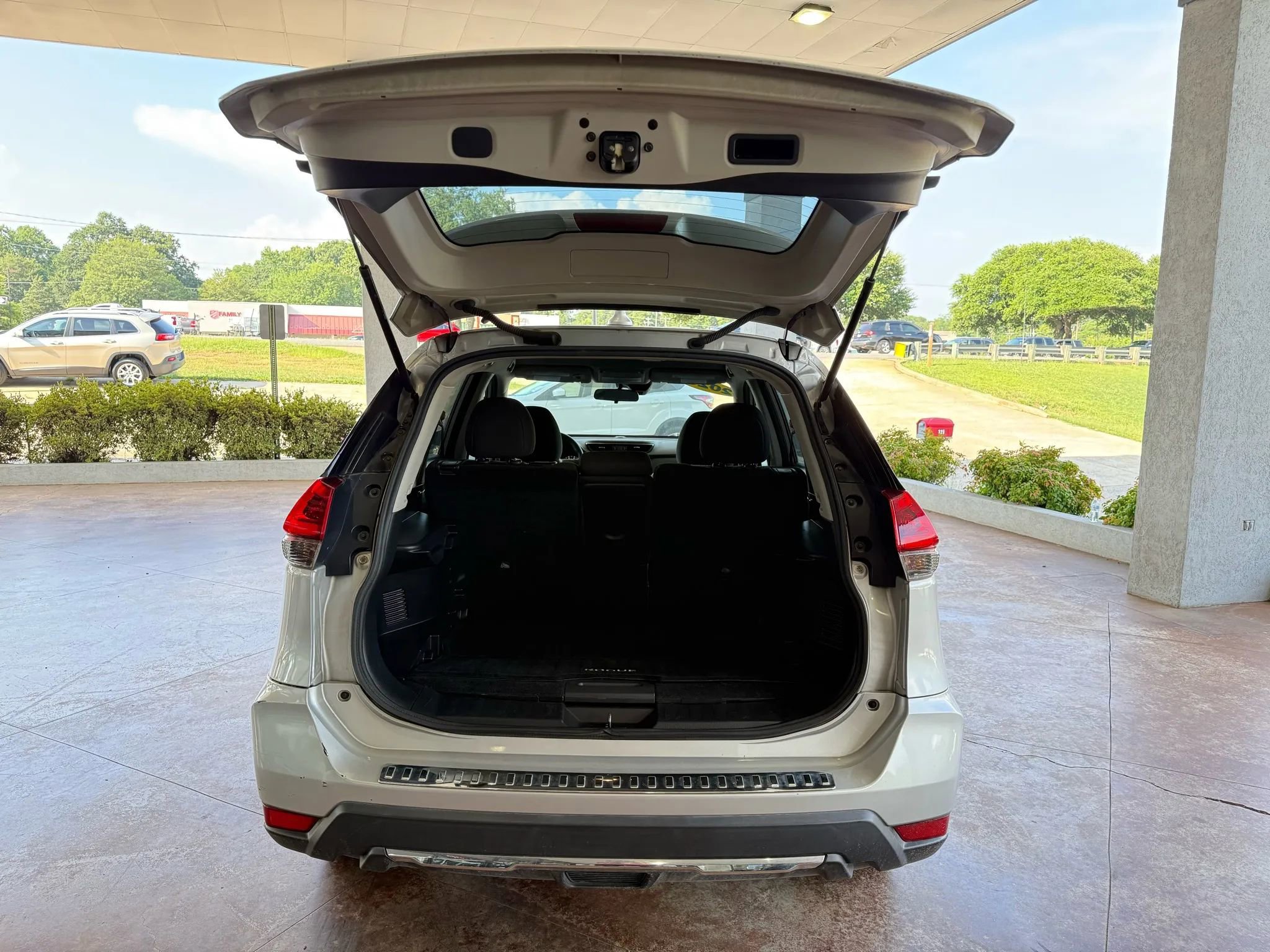 Used 2020 Nissan Rogue S image 7