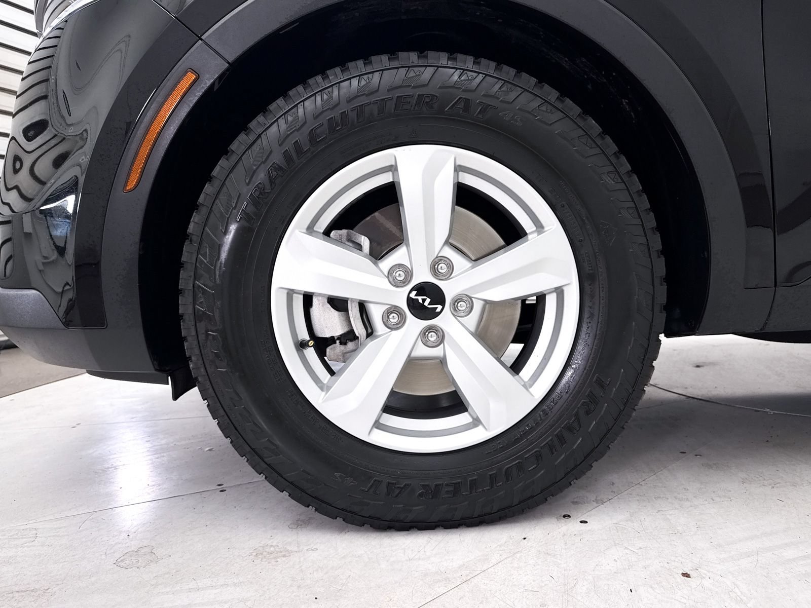 Certified 2023 Kia Sorento LX FWD image 15