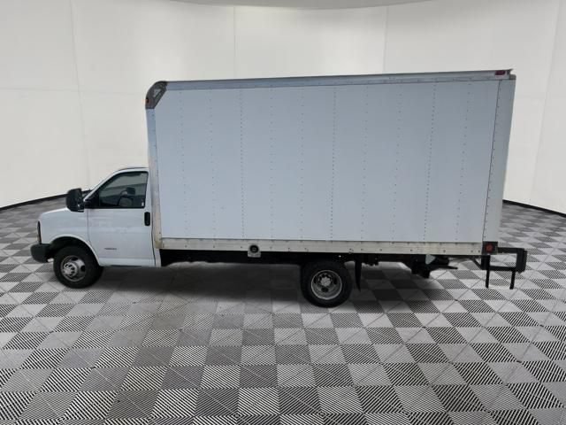 Used 2013 Chevrolet Express 4500 RWD image 11