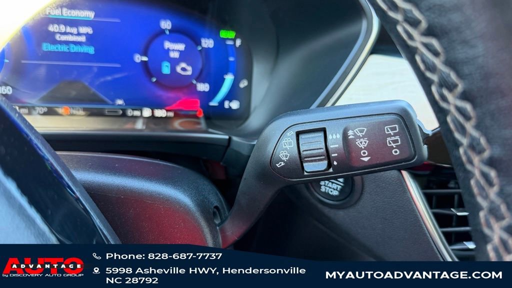 Used 2022 Ford Escape Titanium w/ Titanium Premium Package image 27