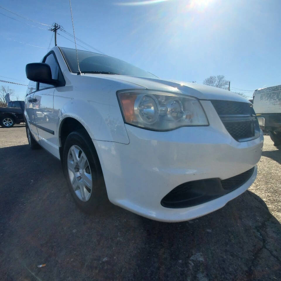 Used 2014 RAM C/V Tradesman image 7
