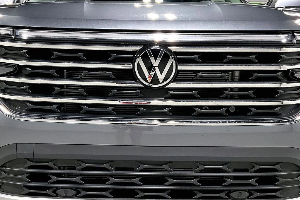 Used 2025 Volkswagen Atlas SE image 38