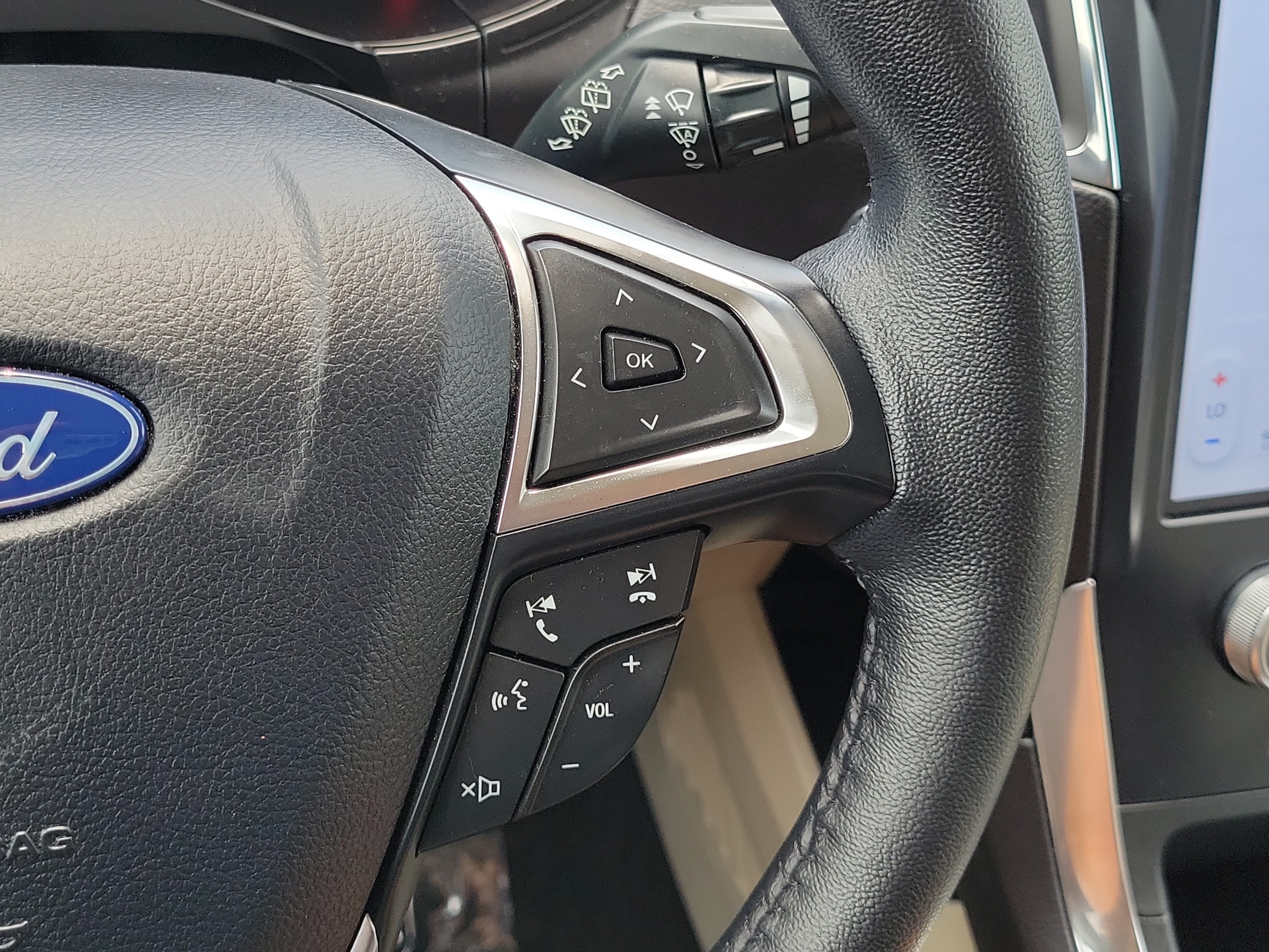 Certified 2024 Ford Edge Titanium AWD/4WD image 25