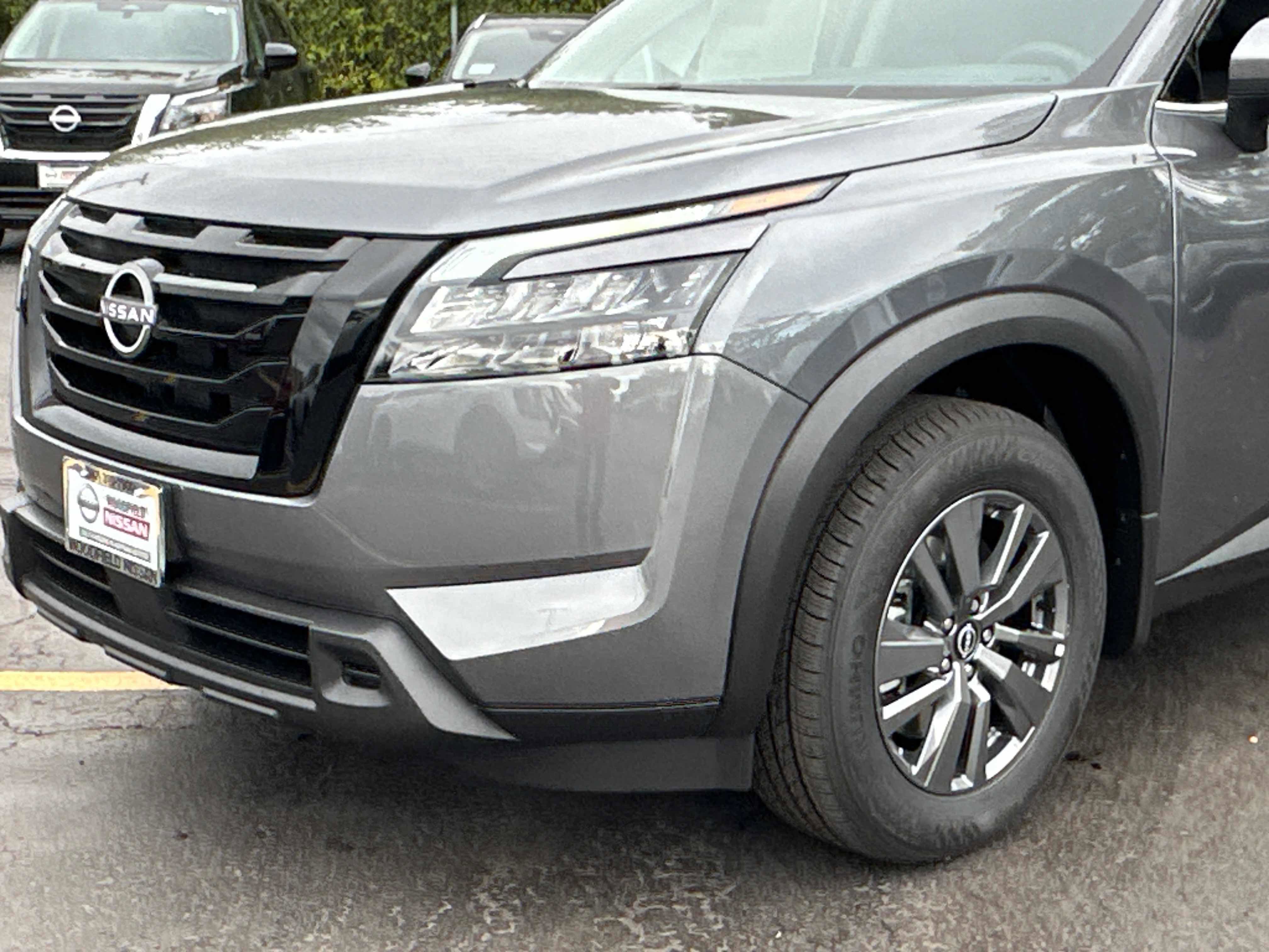 New 2025 Nissan Pathfinder SV w/ Black Appearance Package image 9