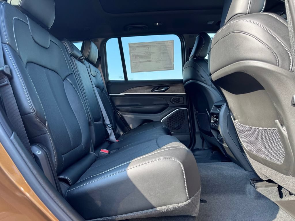 New 2027 Jeep Grand Cherokee Limited AWD/4WD image 12
