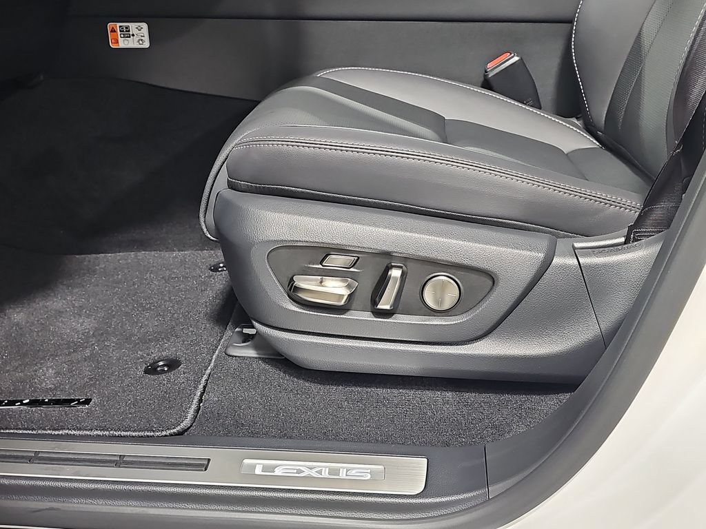 New 2026 Lexus LX 600 4WD w/ Luxury Package image 28