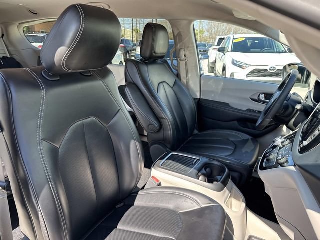 Used 2023 Chrysler Pacifica Touring-L FWD image 10