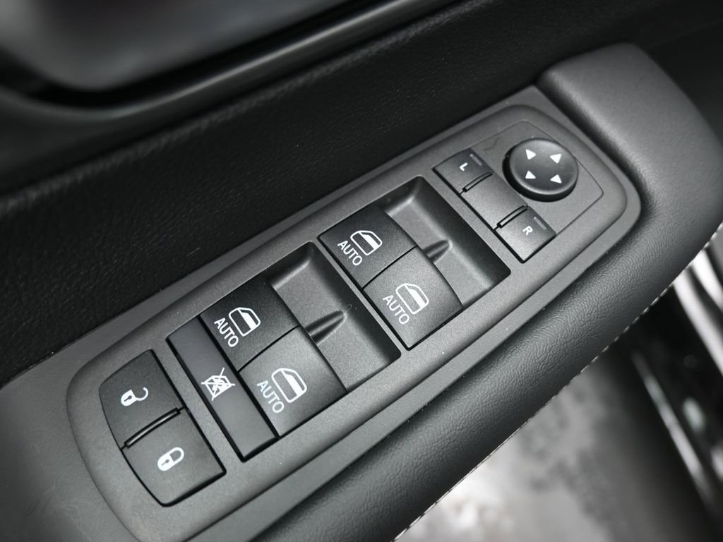 New 2026 Chrysler Pacifica Select image 13