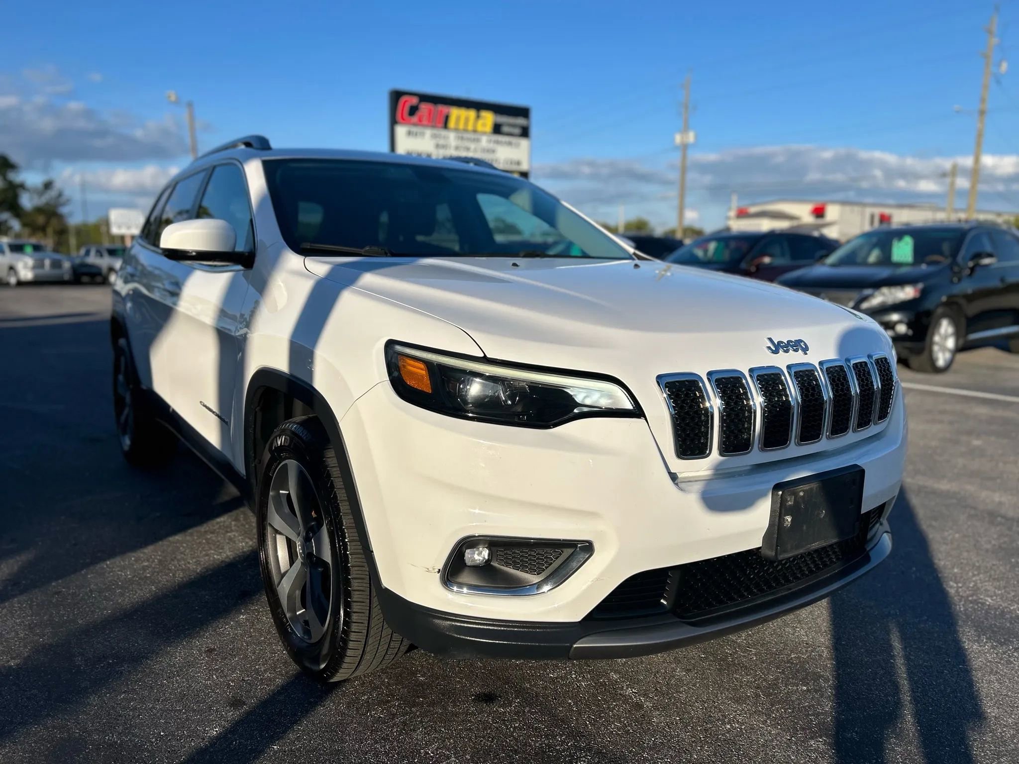 Used 2019 Jeep Cherokee Limited image 12