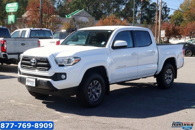 Used 2017 Toyota Tacoma SR5 image 3