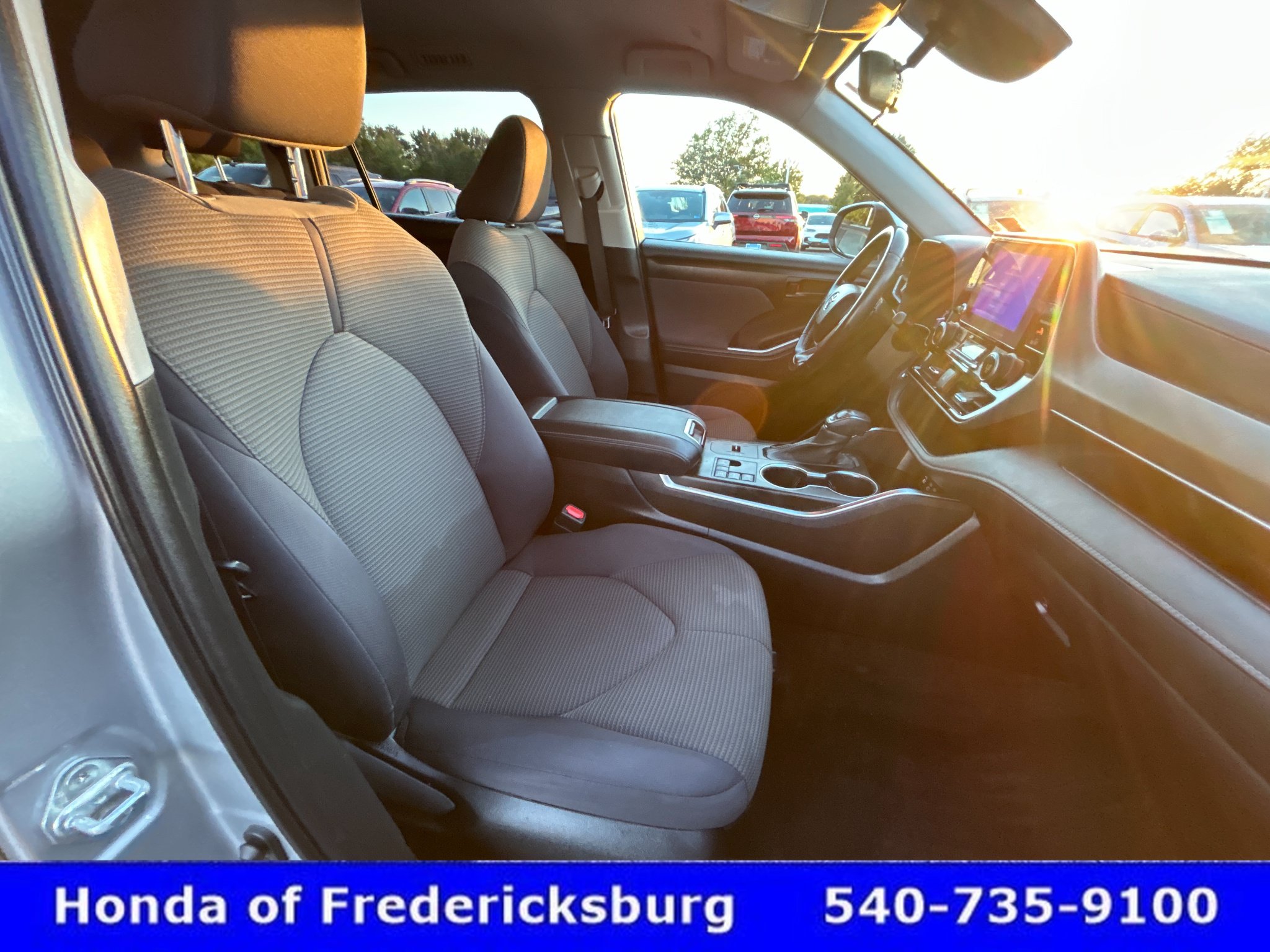 Used 2023 Toyota Highlander LE FWD image 33