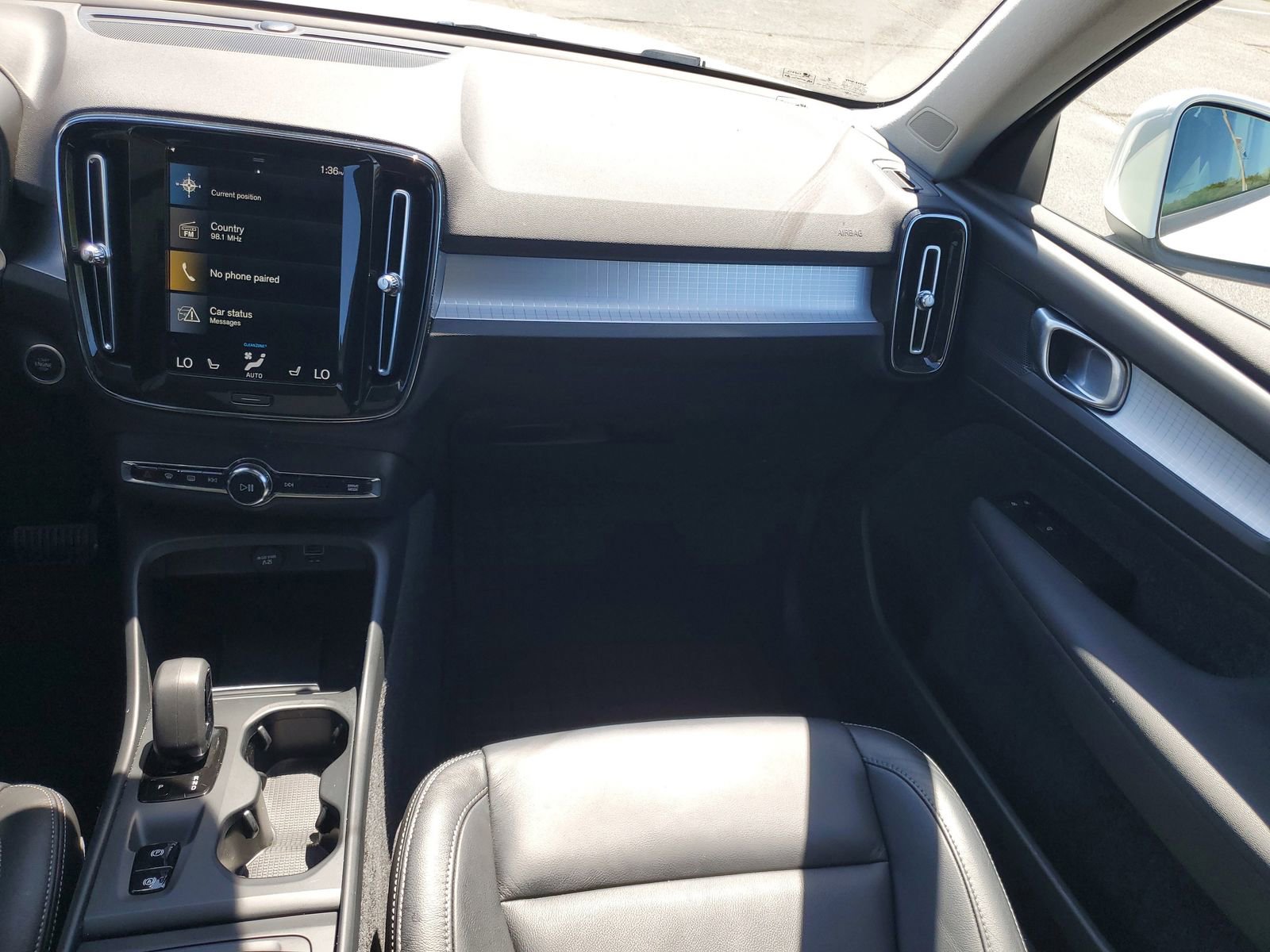 Used 2022 Volvo XC40 T5 Momentum image 27