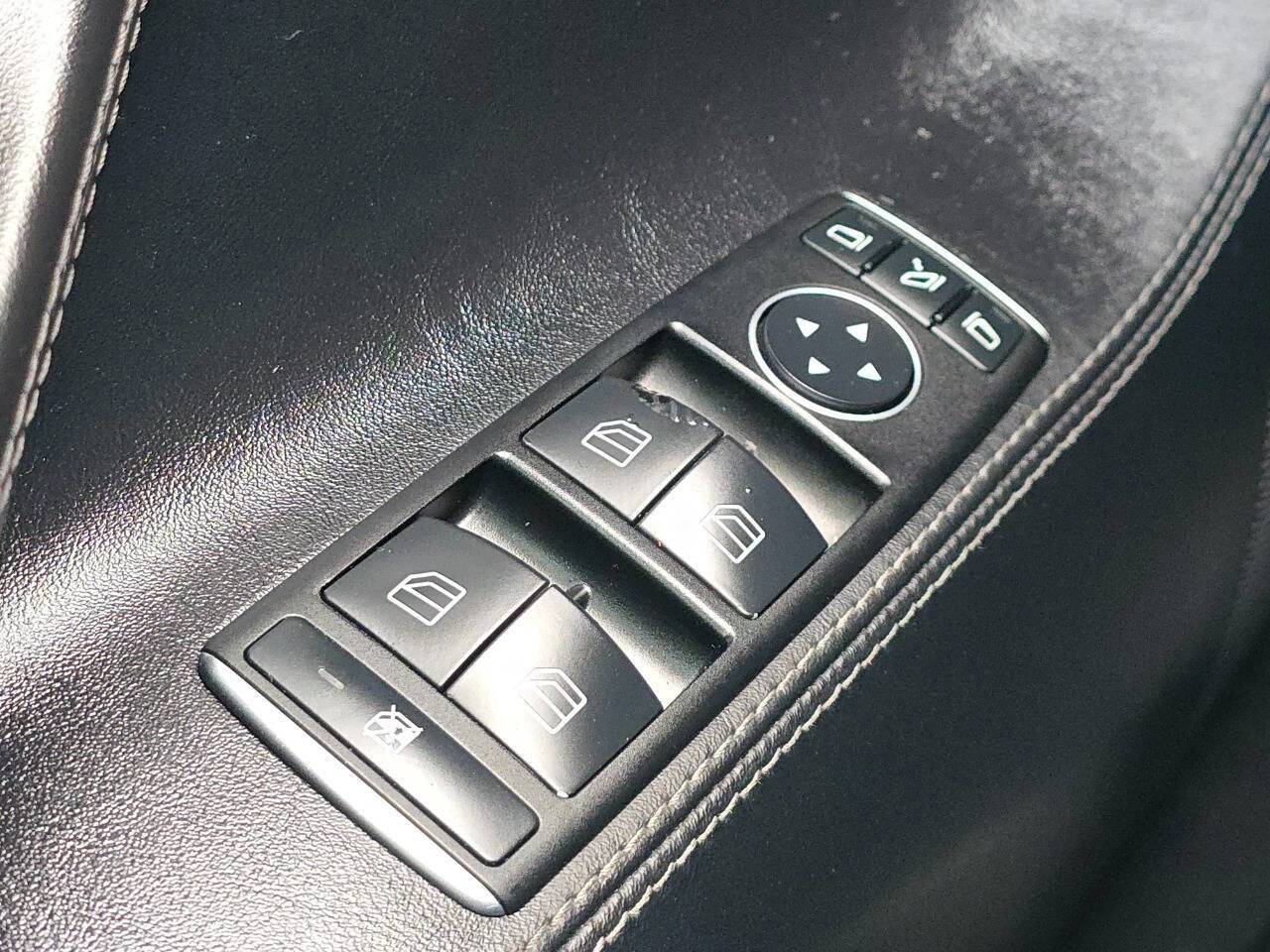 Used 2016 Tesla Model S 70 image 26