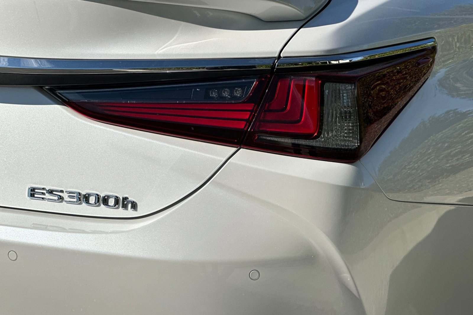 Certified 2025 Lexus ES 300h w/ Premium Package image 14