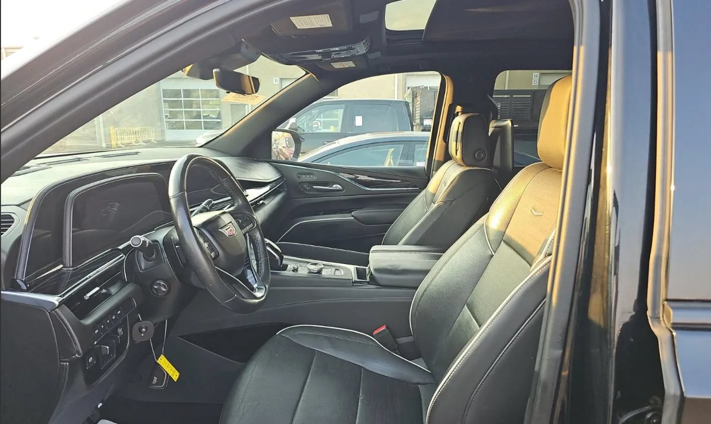 Used 2021 Cadillac Escalade ESV Sport w/ LPO, ONYX Package AWD/4WD image 53