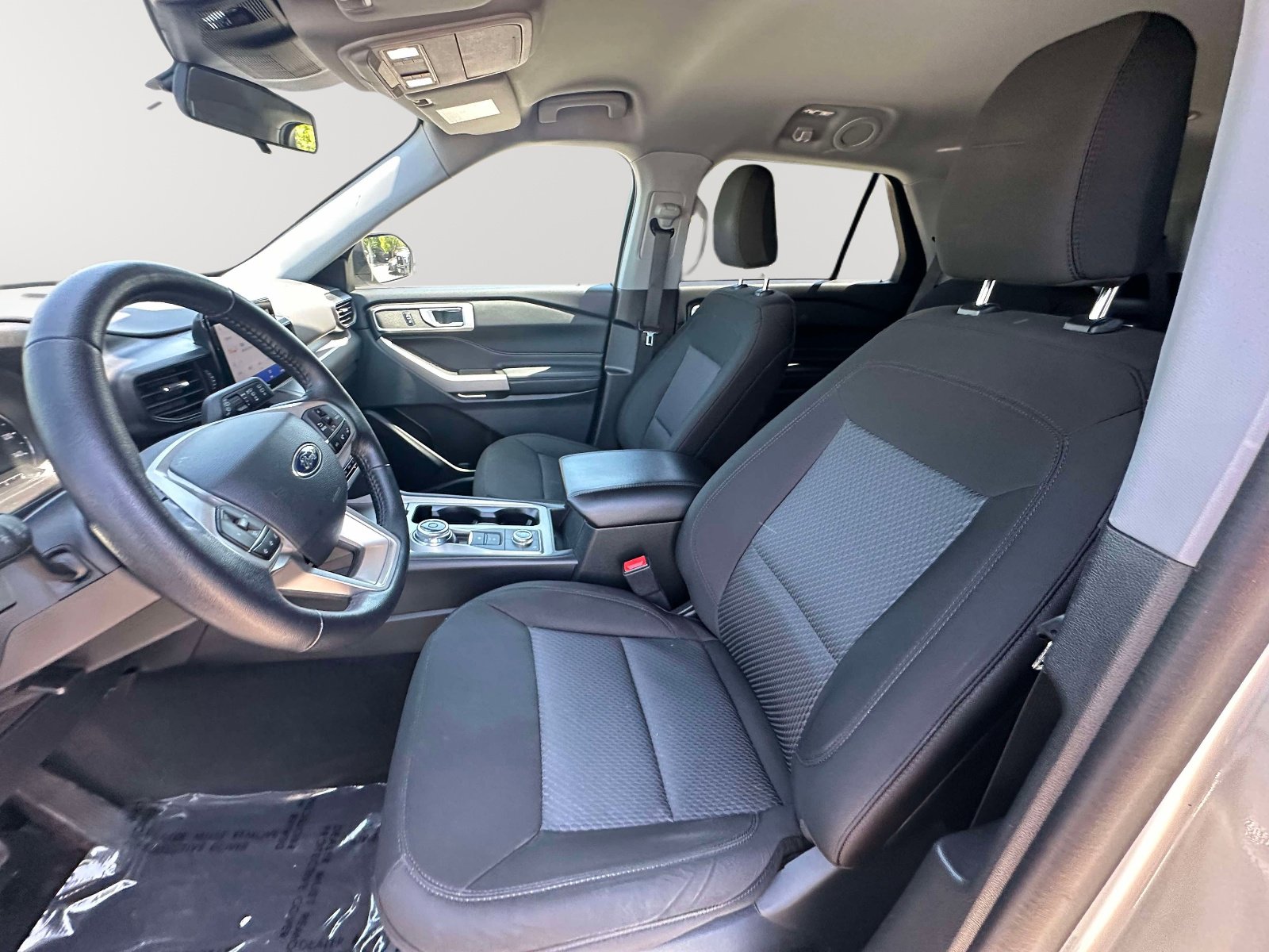 Used 2023 Ford Explorer XLT AWD/4WD image 18