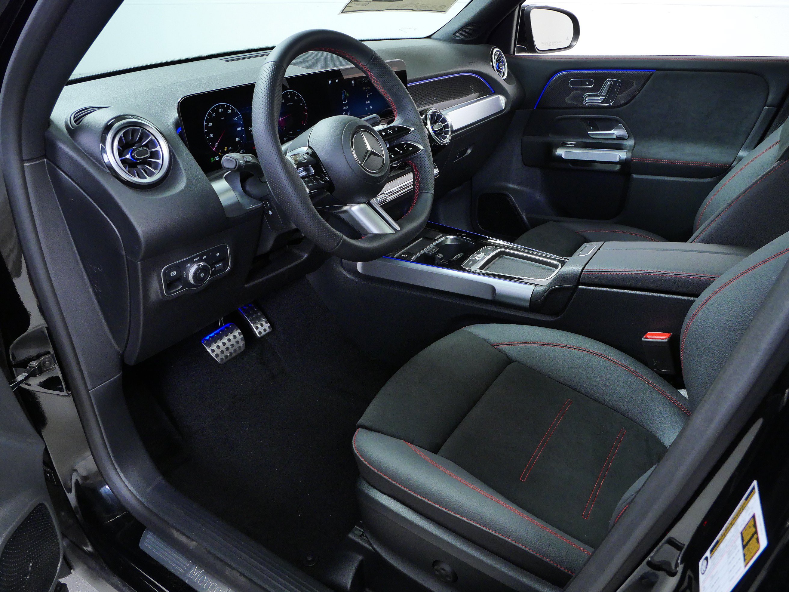 New 2026 Mercedes-Benz GLB 250 4MATIC image 7