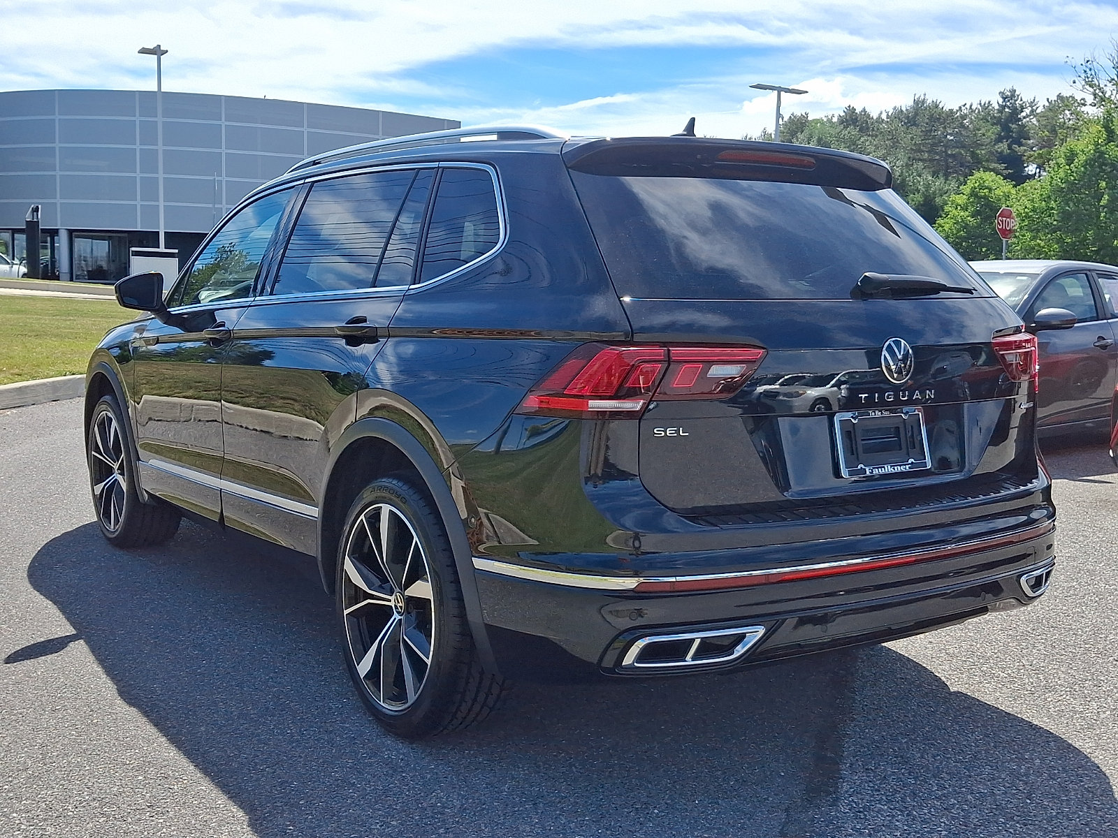 Used 2023 Volkswagen Tiguan SEL R-Line AWD/4WD image 5
