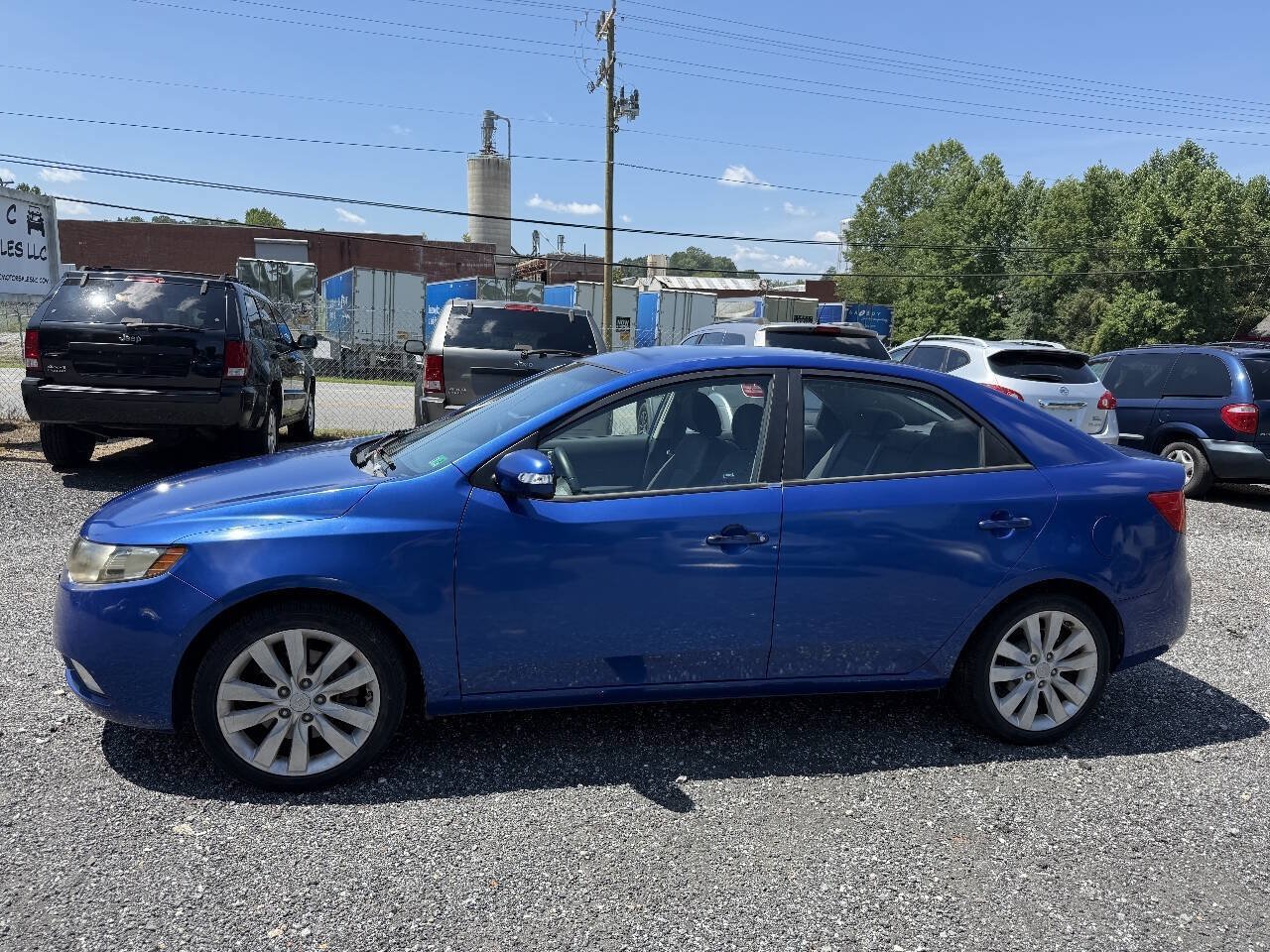Used 2010 Kia Forte SX FWD image 2