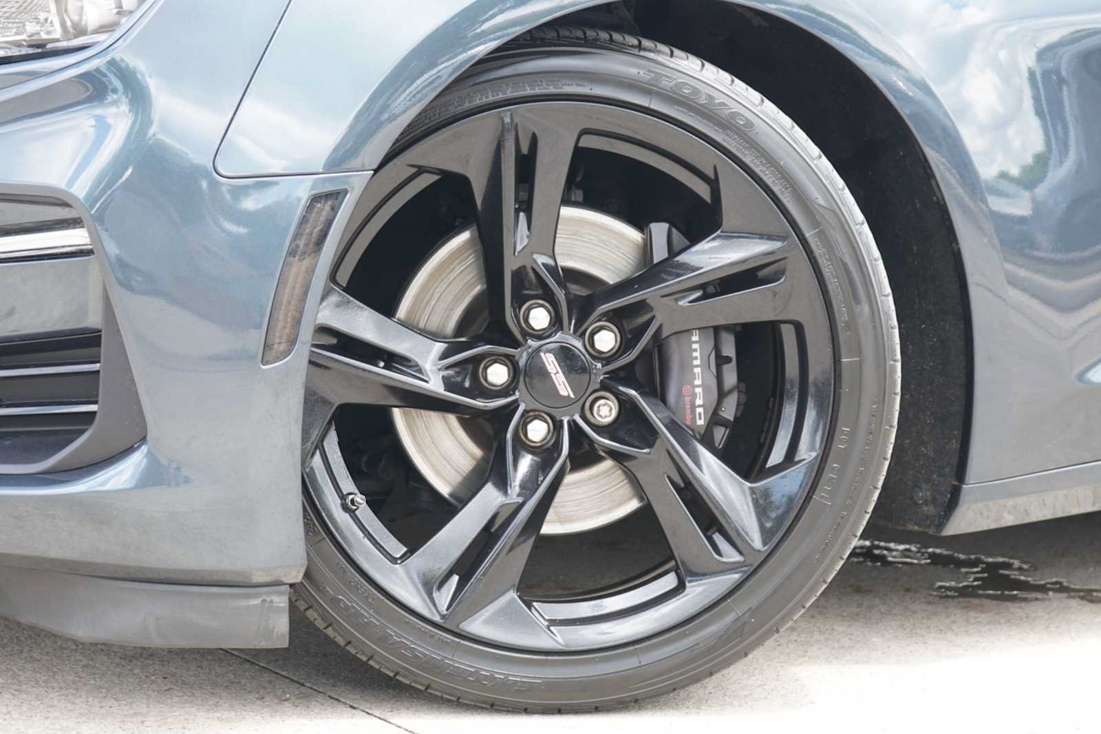 Used 2021 Chevrolet Camaro SS RWD image 2