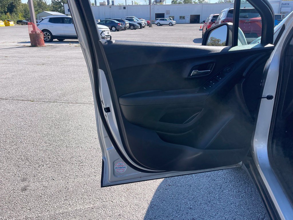 Used 2019 Chevrolet Trax LT FWD image 14