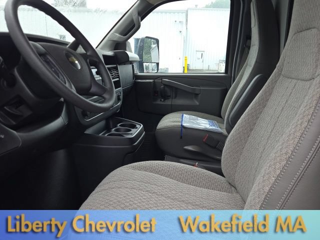 Used 2024 Chevrolet Express 4500 w/ Power Convenience Package RWD image 8