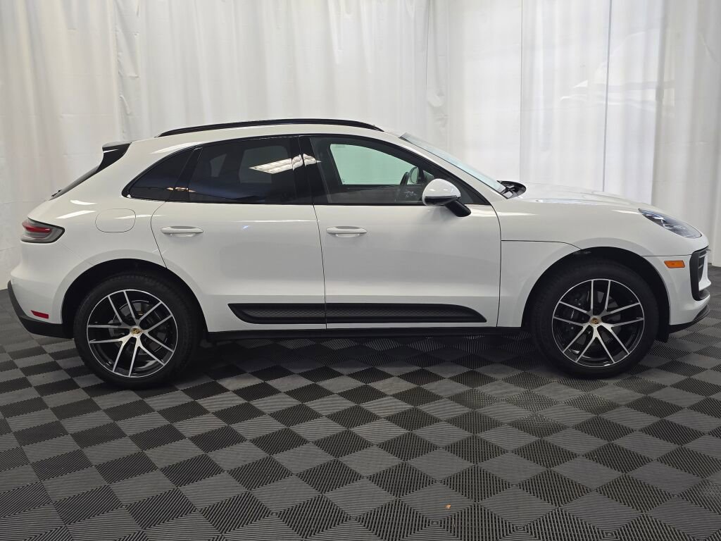 Certified 2024 Porsche Macan image 8