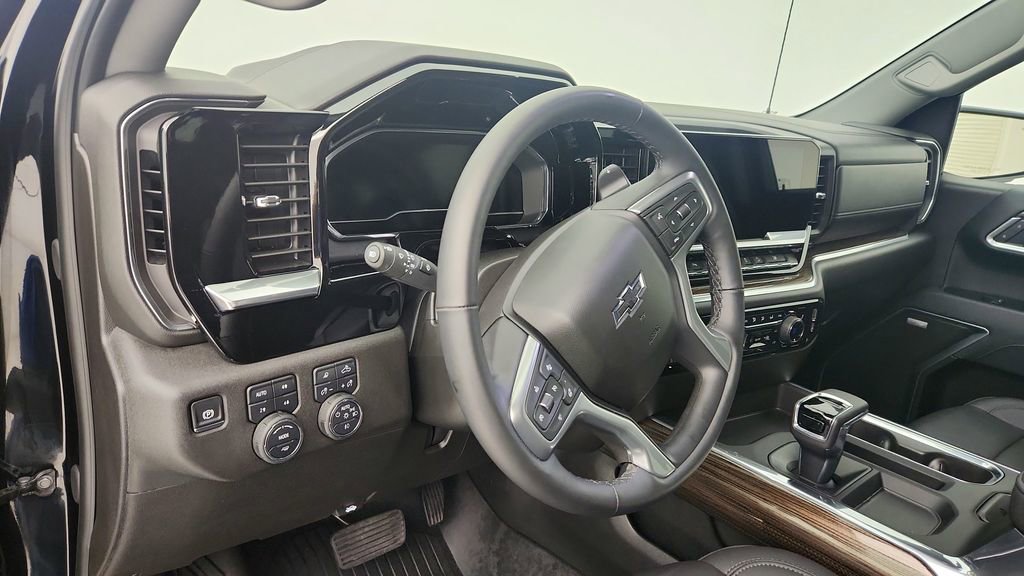Used 2025 Chevrolet Silverado 1500 RST AWD/4WD image 14