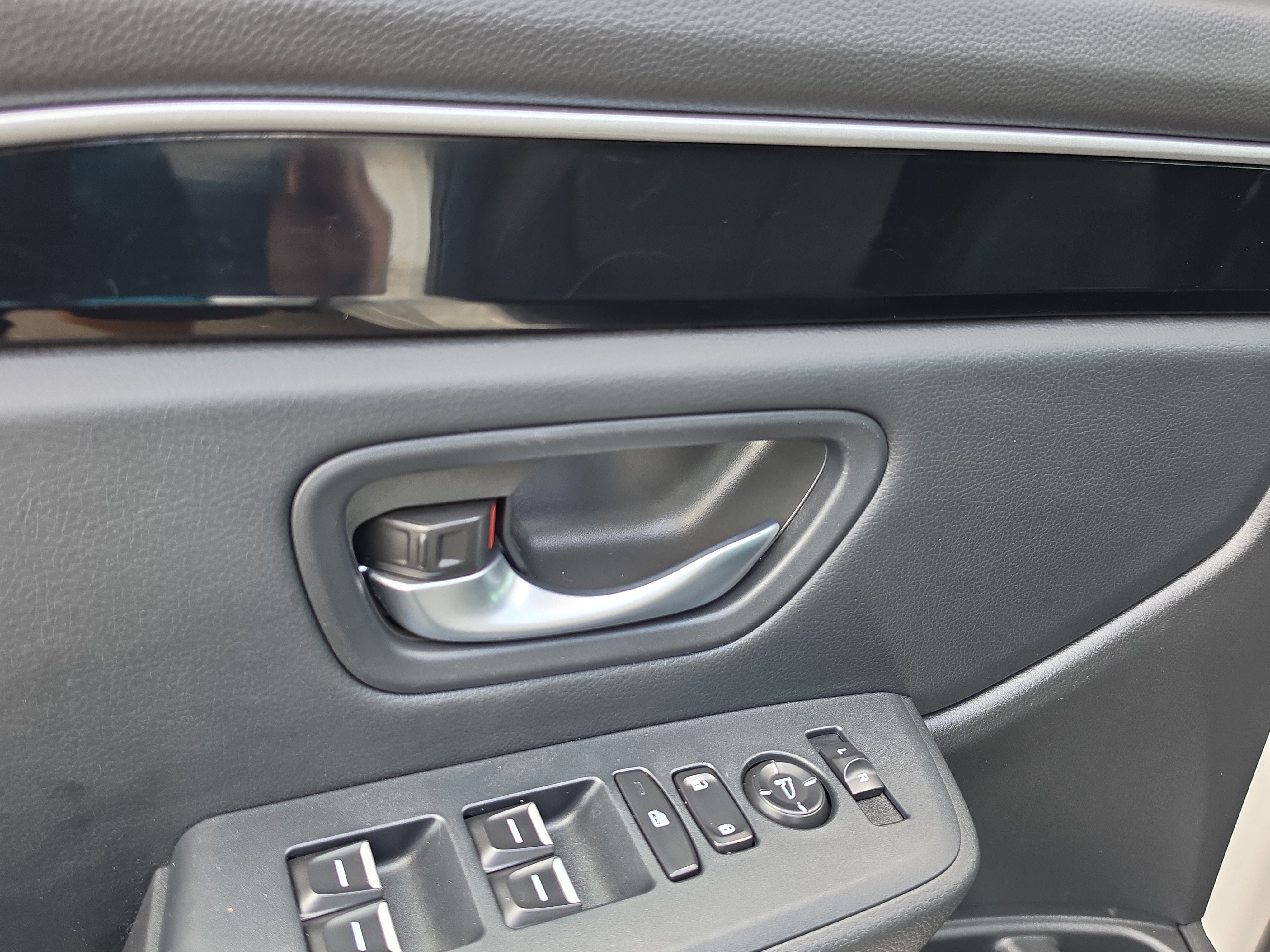 Used 2025 Honda Pilot Sport image 19