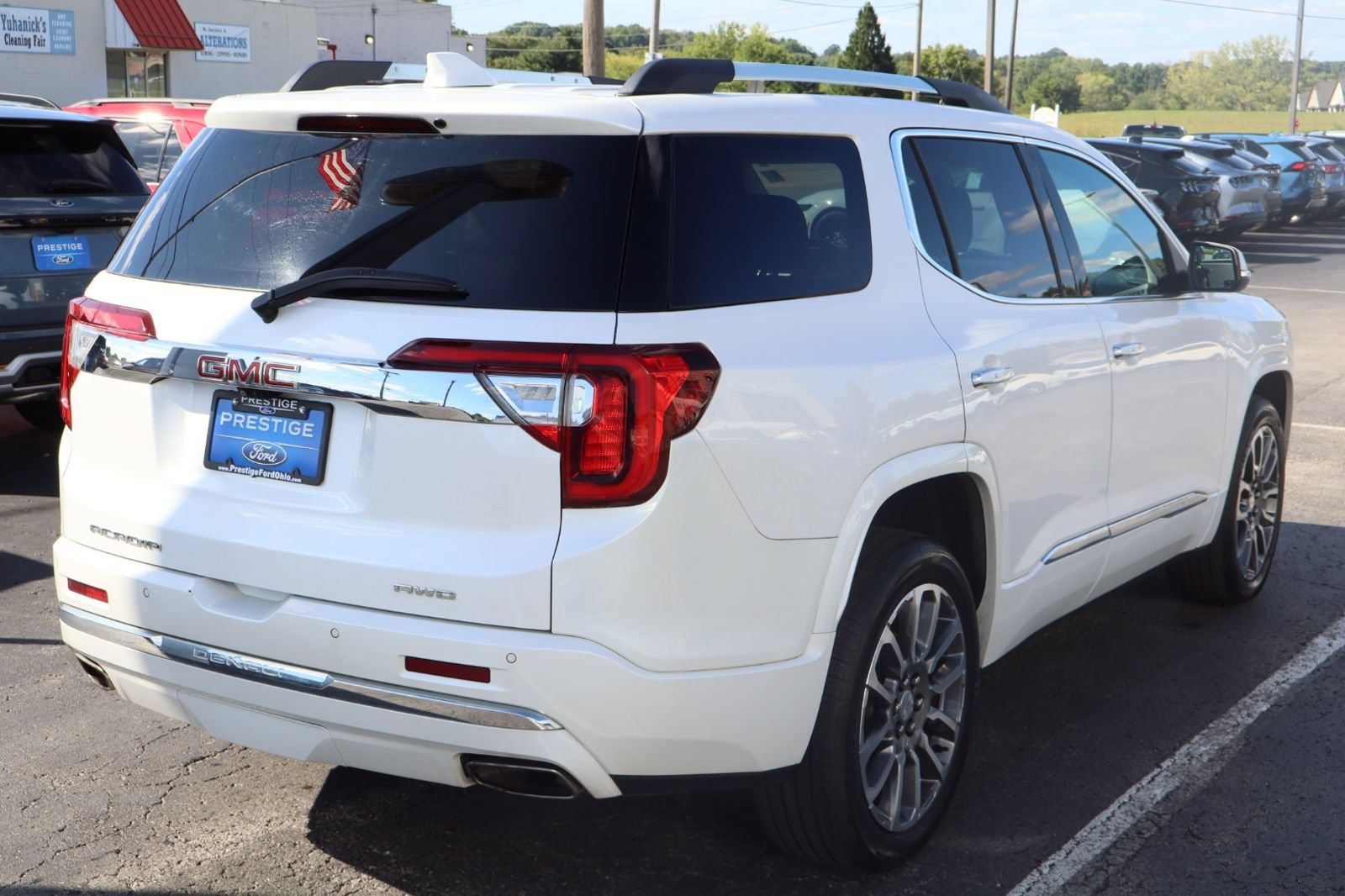 Used 2021 GMC Acadia Denali w/ Denali Ultimate Package AWD/4WD image 7