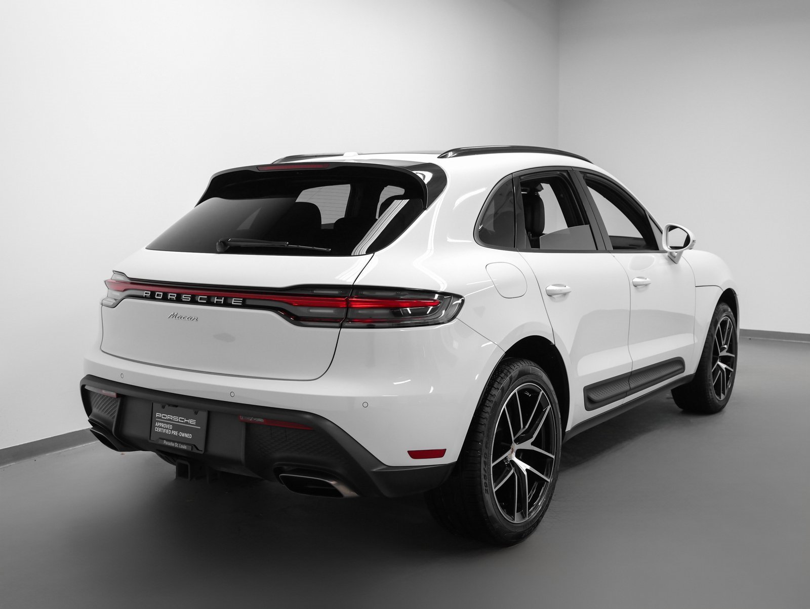 Used 2024 Porsche Macan image 12