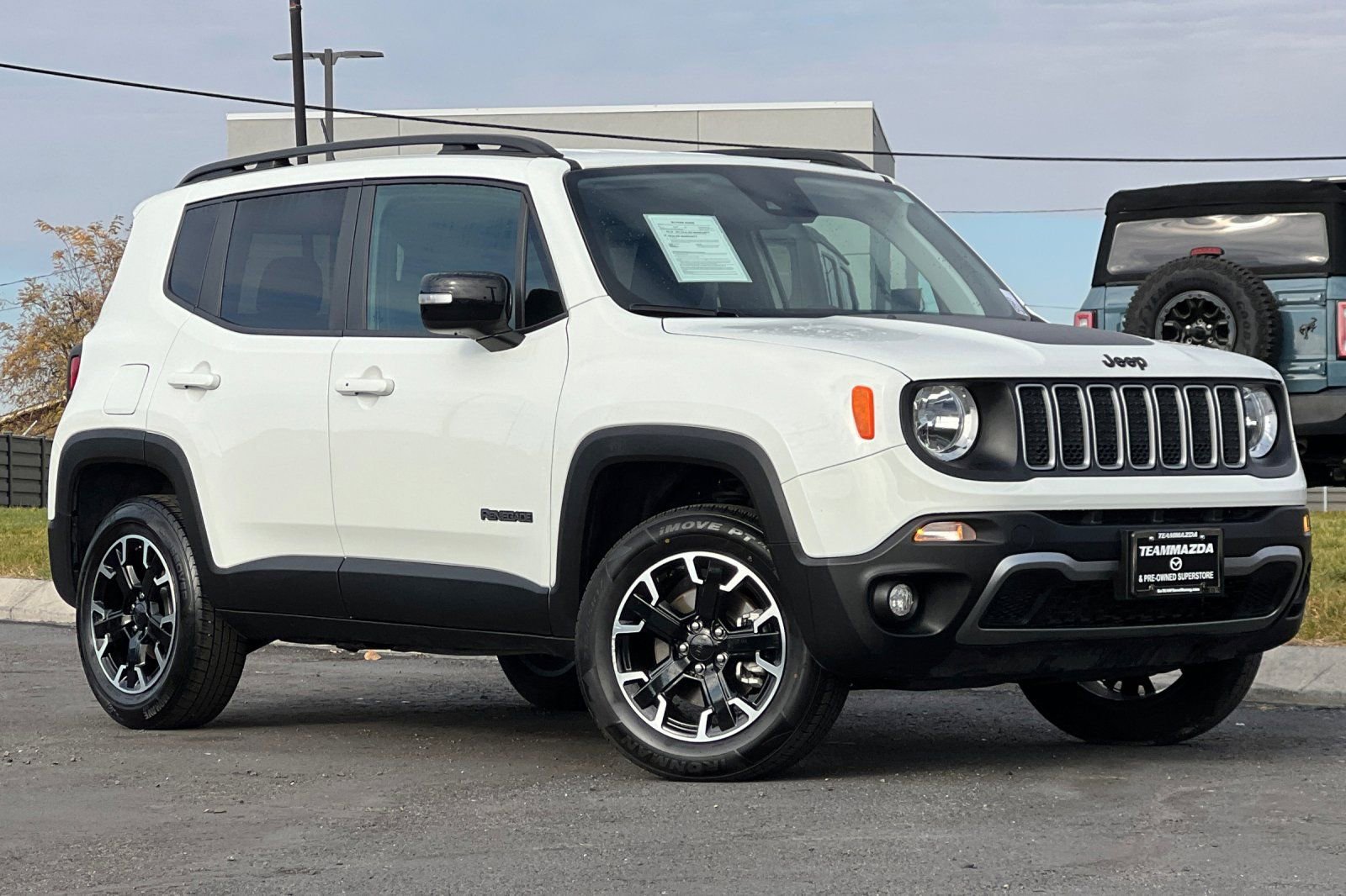 Used 2023 Jeep Renegade Latitude image 2