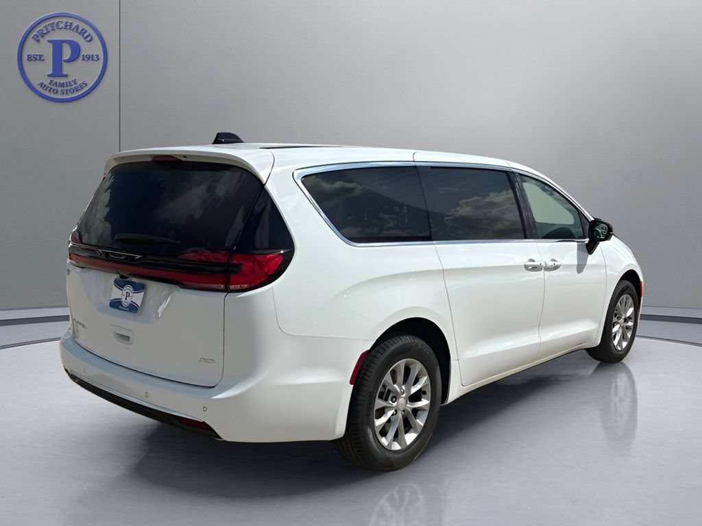 New 2027 Chrysler Pacifica Select AWD/4WD image 7