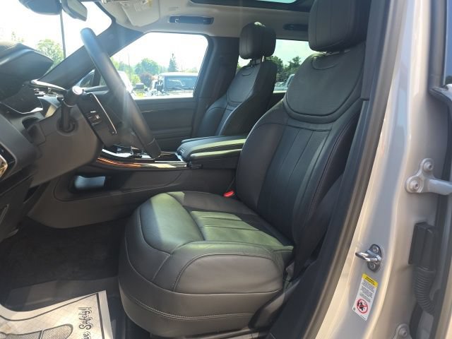 Used 2024 Land Rover Range Rover Sport SE AWD/4WD image 9