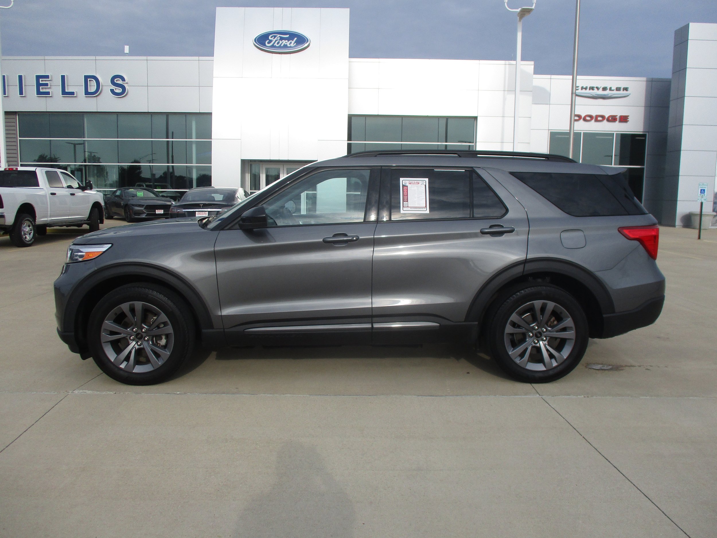 Used 2023 Ford Explorer XLT w/ Equipment Group 202A AWD/4WD image 3